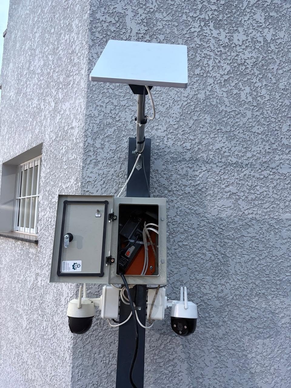 Instalação de antena Starlink e CFTV em local remoto